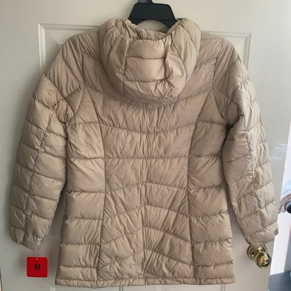 Eddie Bauer Women's Beige Hooded Puffer Coat - Picture 5 of 14